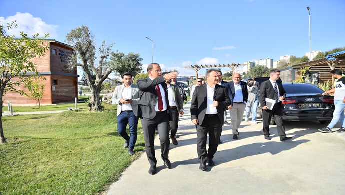 BORNOVA BELEDİYESİ’NDEN BEYLİKDÜZÜ’NE ZİYARET