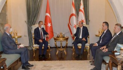 Cumhurbaşkanı Ersin Tatar, TC Atatürk Kültür, Dil ve Tarih Yüksek Kurumu başkanı, Türk Dil Kurumu başkanı ve Genel Orta Öğretim Dairesi müdürünü kabul etti