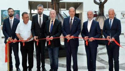 Cumhurbaşkanı Ersin Tatar, Yakın Doğu Üniversitesi Güzel Sanatlar ve Tasarım Fakültesi sanatçılarının hazırladığı 412. serginin açılışını gerçekleştirdi