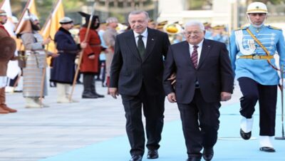 الرئيس أردوغان يستقبل نظيره الفلسطيني في المجمع الرئاسي