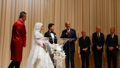 Cumhurbaşkanı Ersin Tatar, Türkiye Cumhuriyeti Cumhurbaşkanı Yardımcısı Fuat Oktay’ın oğlunun nikâh şahitliğini yaptı