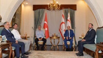 Cumhurbaşkanı Ersin Tatar, Hüseyin Kayımzade başkanlığındaki Karaoğlanoğlu Spor Kulübü yönetimini kabul ederek görüştü