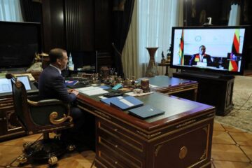 Дмитрий Медведев провёл переговоры с президентом Республики Зимбабве Эммерсоном Мнангагвой