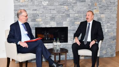 İlham Əliyev Davosda “Carlsberg Group” şirkətinin prezidenti və baş icraçı direktoru ilə görüşüb