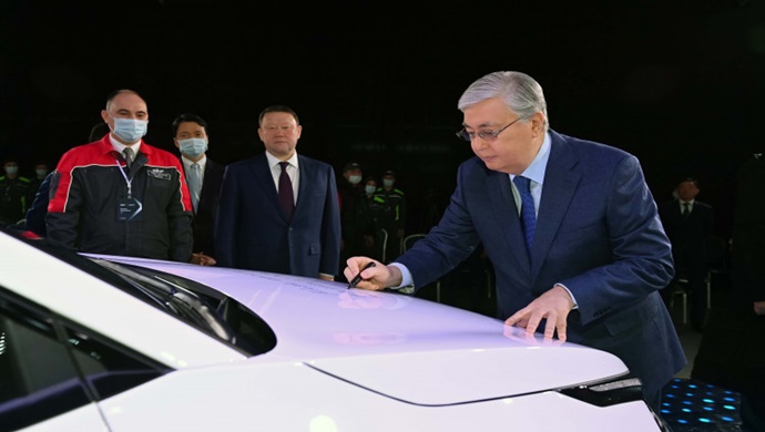 Глава государства запустил мелкоузловое производство (CKD) автомобилей Kia в Костанае