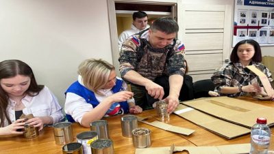 «Единая Россия» помогает в изготовлении блиндажных свечей и маскировочных сетей для участников СВО