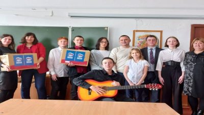 Помощь школам, семьям участников СВО и ветеранам: «Единая Россия» поддерживает жителей регионов