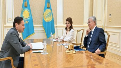 Devlet başkanı Kazakhfilm JSC başkanı Azamat Satybaldy’yi kabul etti