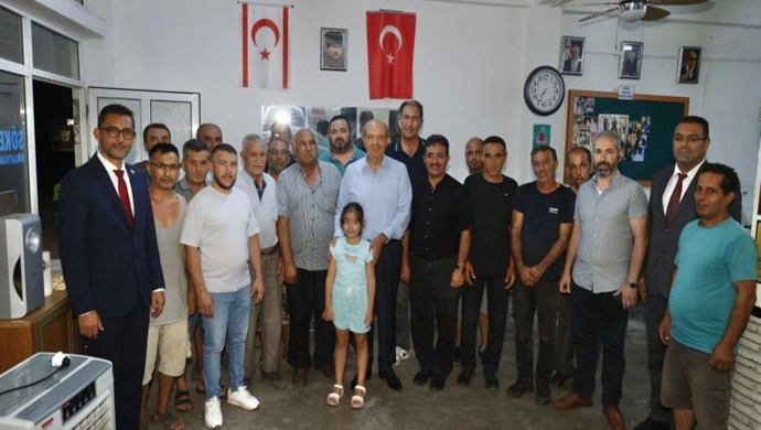 Cumhurbaşkanı Ersin Tatar, Maraş Birlik ve Dayanışma Derneği’nde Kıbrıs konusu ve güncel konularda bilgilendirme toplantısı gerçekleştirdi