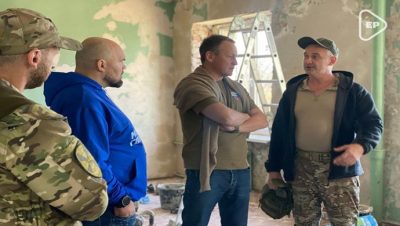 Birleşik Rusya ve MGER, Zhdanovka’daki bir spor salonunun yenilenmesi için spor malzemeleri ve inşaat malzemeleri bağışladı