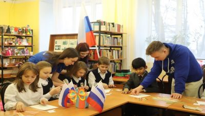 Tula bölgesinde Birleşik Rusya, SVO katılımcılarının çocukları için yaratıcı bir ustalık sınıfı düzenledi