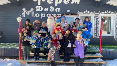 Moskova bölgesinde “Güçlü Aile” parti projesi kapsamında Bronnitsy’li çocuklar için bir Yeni Yıl gezisi düzenlendi