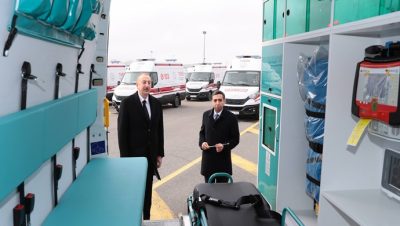 İlham Aliyev yeni satın alınan modern ambulanslarla tanıştı