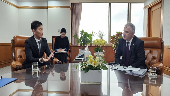 Meeting with the Governor of the Financial Supervisory Service of the Republic of Korea